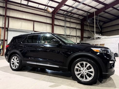 Used 2021 Ford Explorer Limited w/ Equipment Group 301A RWD image 3