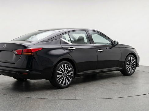 Used 2025 Nissan Altima 2.5 SV FWD image 9