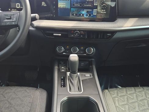 Used 2025 Nissan Kicks SV FWD image 18