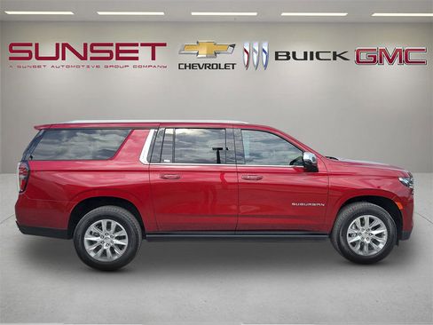 Certified 2024 Chevrolet Suburban Premier RWD image 3