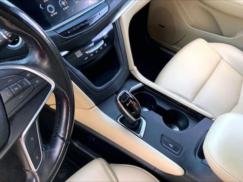 Used 2018 Cadillac XT5 FWD image 15