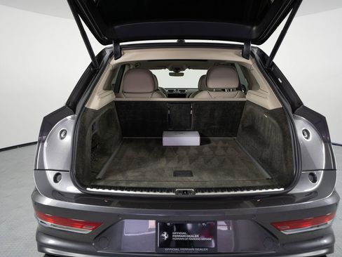 Used 2022 Bentley Bentayga image 29