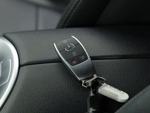 Used 2021 Mercedes-Benz GLC 300 image 38