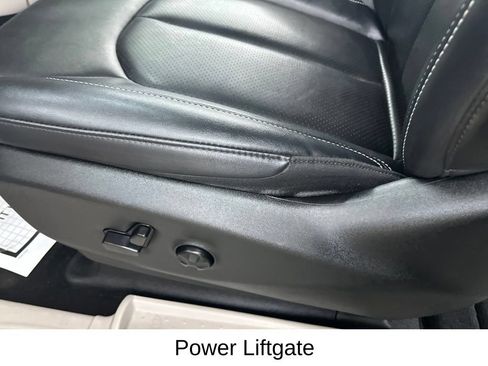 Used 2024 Chrysler Pacifica Touring-L FWD image 34