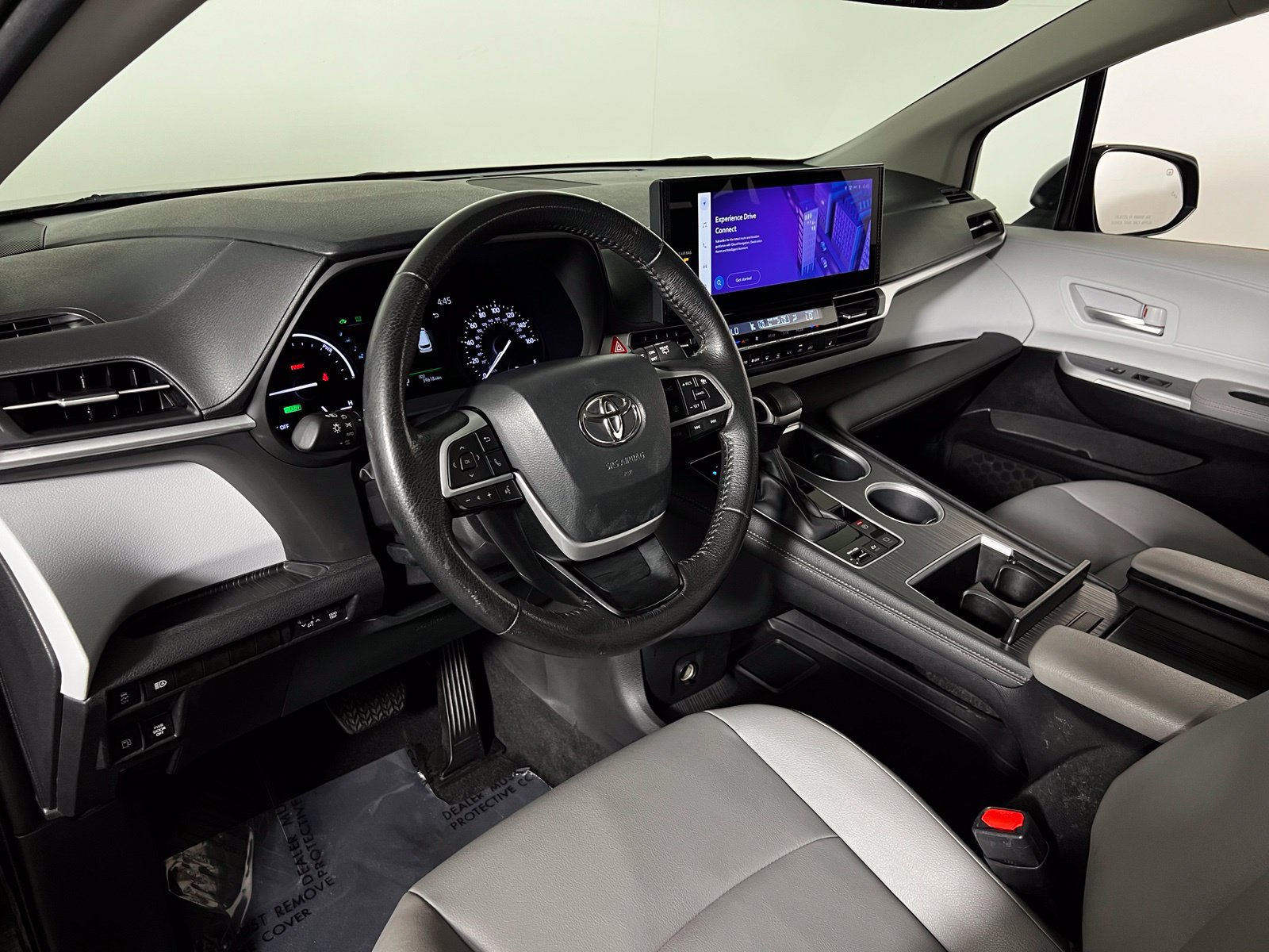 Certified 2025 Toyota Sienna XLE FWD image 12