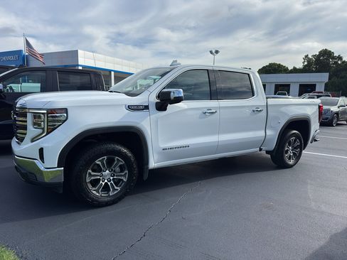 Used 2025 GMC Sierra 1500 SLT AWD/4WD image 3