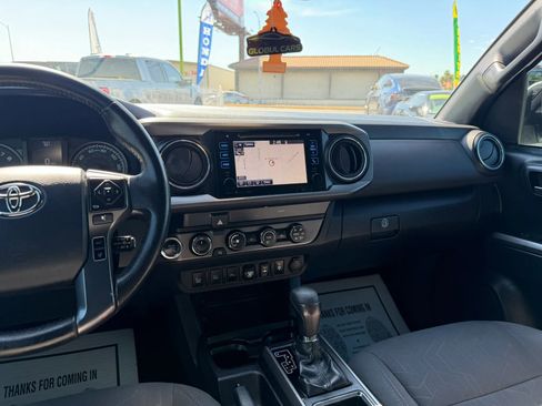 Used 2019 Toyota Tacoma TRD Sport w/ Technology Package AWD/4WD image 19