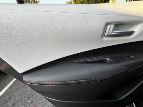 Used 2025 Toyota Corolla SE image 30