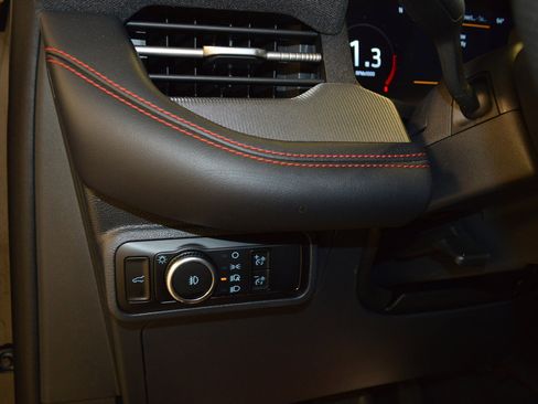 Used 2025 Ford Explorer ST-Line AWD/4WD image 17