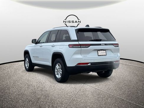 Used 2023 Jeep Grand Cherokee Laredo image 8