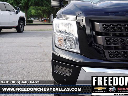 Used 2024 Nissan Titan SV w/ SV Convenience Package image 41