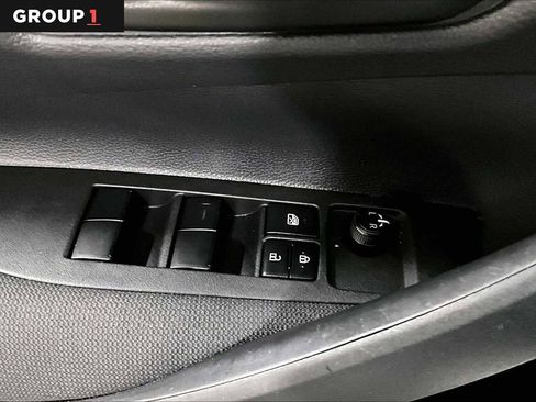 Used 2025 Toyota Corolla LE image 36