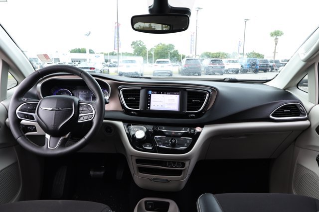 Used 2023 Chrysler Voyager LX FWD image 29