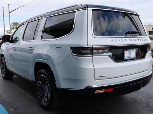 Used 2023 Jeep Grand Wagoneer 4WD image 3