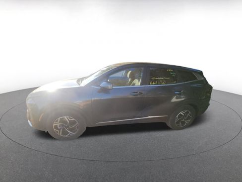 Used 2025 Kia Sportage LX image 3