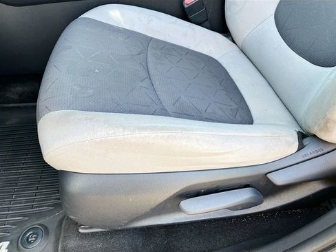 Used 2019 Toyota RAV4 XLE w/ All Weather Liner Package AWD/4WD image 18