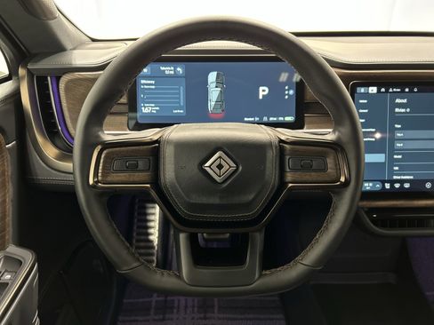Used 2025 Rivian R1S Premium image 28