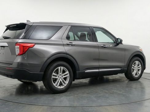 Used 2024 Ford Explorer XLT w/ Equipment Group 202A AWD/4WD image 9