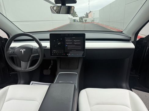 Used 2023 Tesla Model Y Long Range AWD/4WD image 12