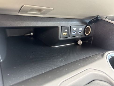 Used 2022 Toyota Highlander XLE AWD/4WD image 18