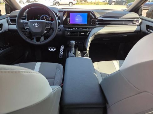 Used 2026 Toyota Camry SE w/ Convenience Package FWD image 5