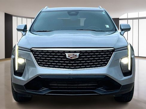 Used 2024 Cadillac XT4 Premium Luxury image 3