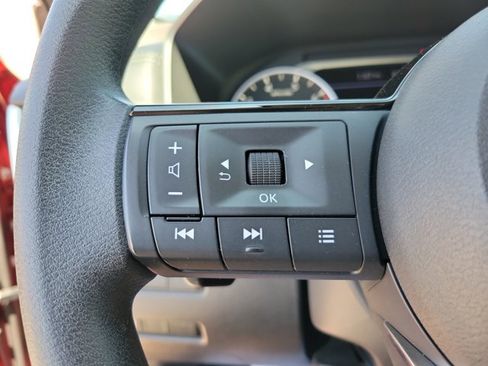 Used 2023 Nissan Rogue SV image 16