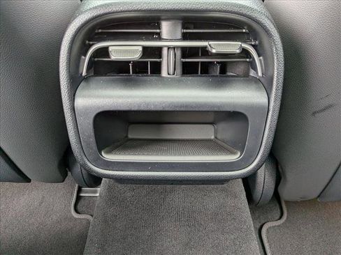Used 2025 Mercedes-Benz E 350 Sedan image 18