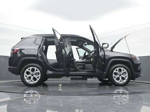 New 2025 Jeep Compass Latitude w/ Sun & Sound Group AWD/4WD image 61