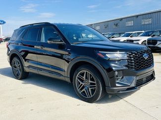 Used 2025 Ford Explorer ST-Line w/ Premium Package video 2