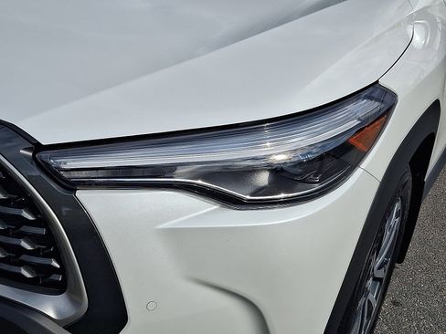 Used 2023 Toyota Corolla Cross XLE image 8
