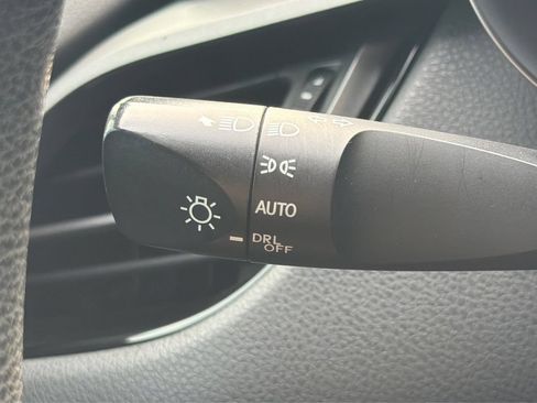 Used 2020 Toyota C-HR LE FWD image 17