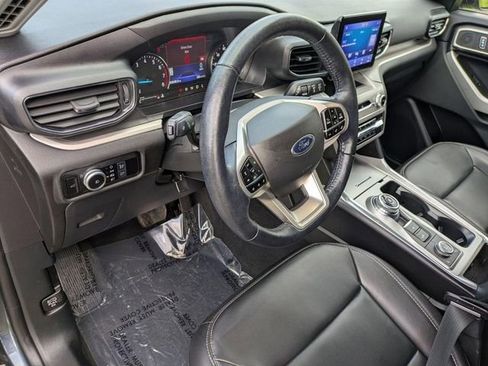 Used 2022 Ford Explorer XLT w/ Equipment Group 202A AWD/4WD image 12