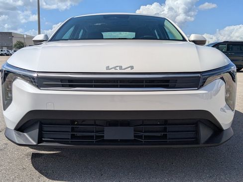 New 2025 Kia K4 LX image 3