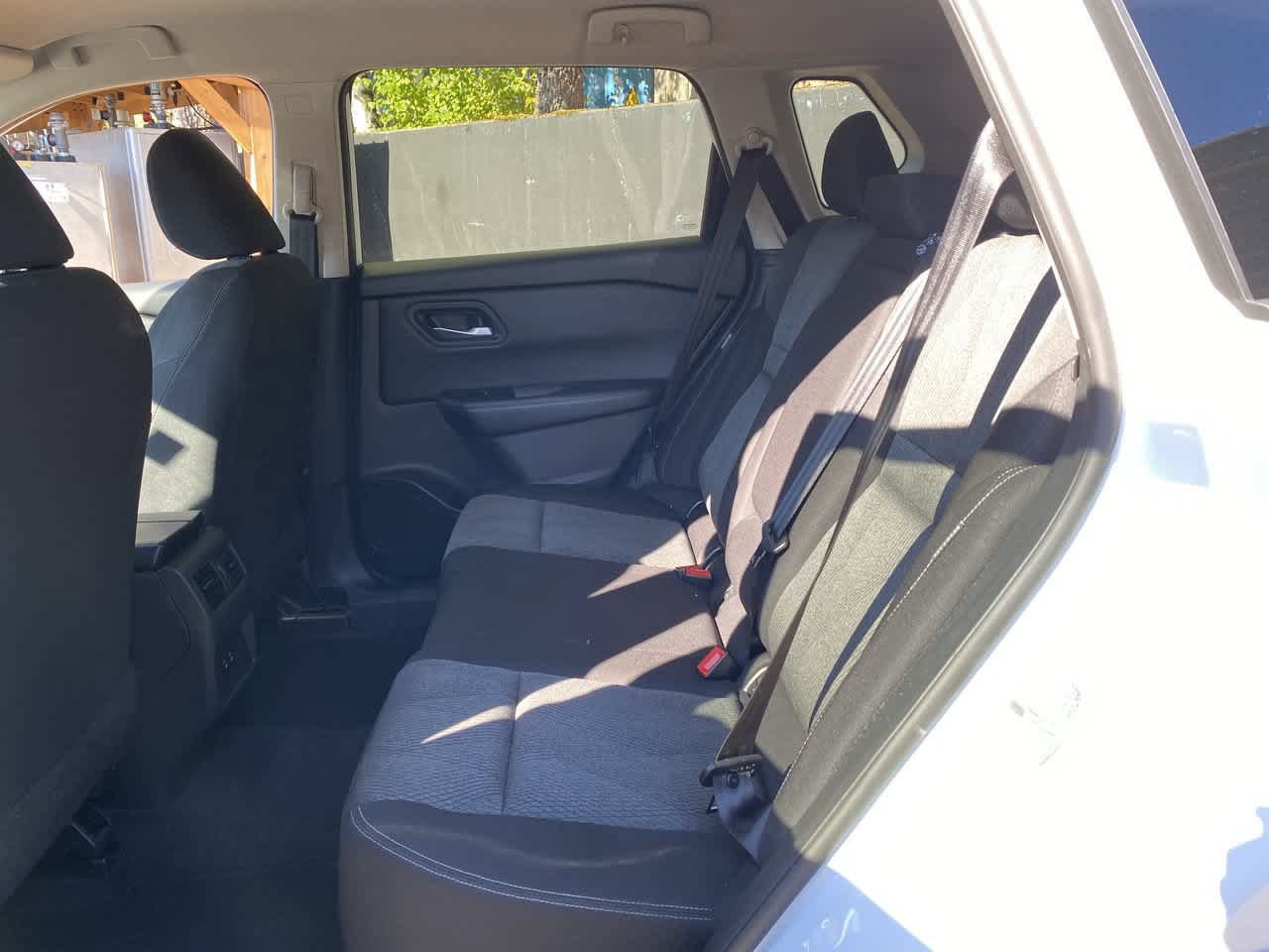 Used 2024 Nissan Rogue SV AWD/4WD image 16