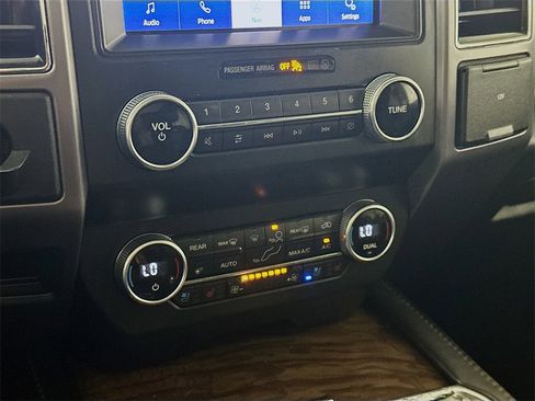 Used 2020 Ford Expedition Platinum image 18