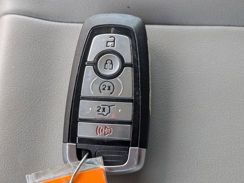 Used 2025 Ford Expedition Active image 32