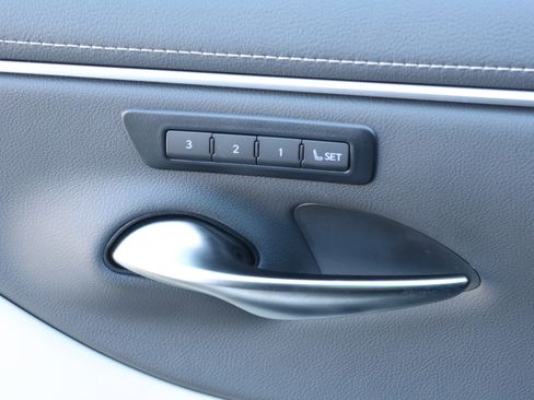 Used 2025 Lexus ES 350 w/ Premium Package image 13