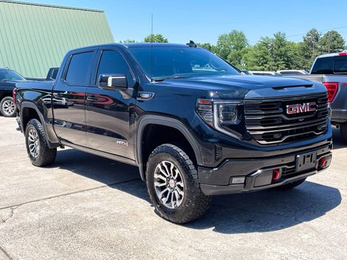 Used 2023 GMC Sierra 1500 AT4 w/ Technology Package AWD/4WD image 2