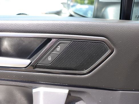 Used 2024 Volkswagen Tiguan SE FWD image 48