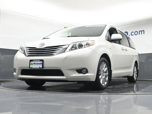 Used 2017 Toyota Sienna XLE w/ XLE Navigation Package image 6