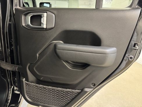 Used 2024 Jeep Gladiator Sport image 24