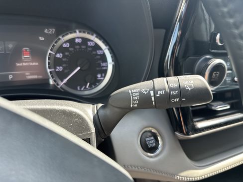 Used 2023 Toyota Highlander LE AWD/4WD image 26