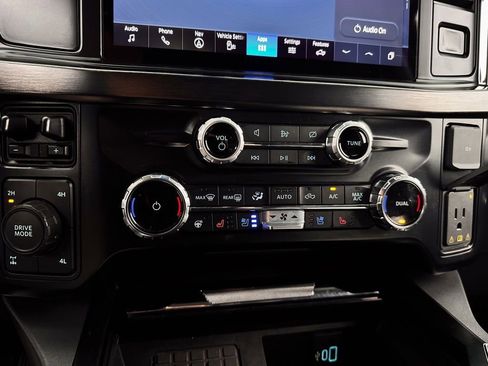 Used 2023 Ford F250 Lariat w/ Sport Appearance Package AWD/4WD image 16