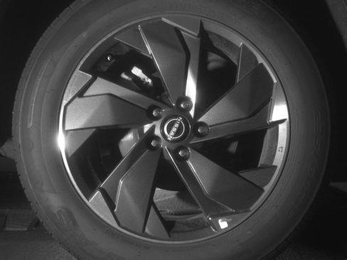 Used 2025 Nissan Rogue SV image 15