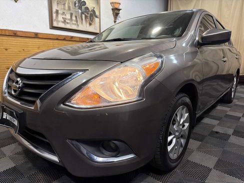 Used 2017 Nissan Versa SV w/ SV Special Edition Package image 5