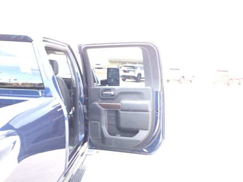 Used 2022 Chevrolet Silverado 3500 LT w/ Convenience Package image 17