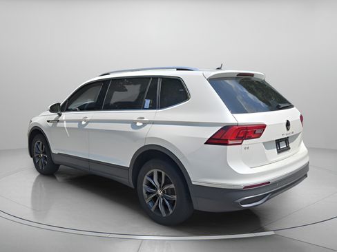 Used 2023 Volkswagen Tiguan SE FWD image 3