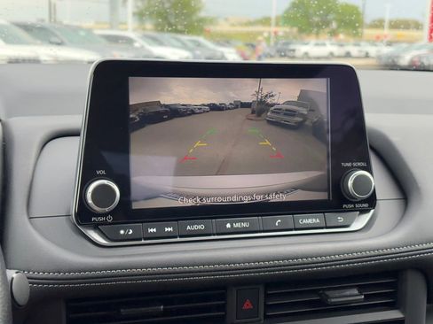 Used 2025 Nissan Rogue S image 18