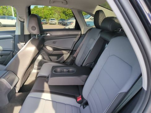 Certified 2025 Volkswagen Jetta SE FWD image 6